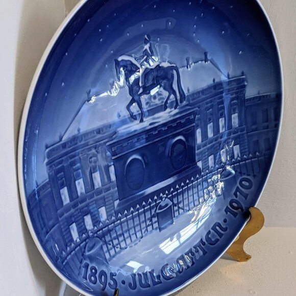 1970 "The Royal Palace" 1895 - Bing and Grondahl - Christmas Plate - Picture 3 of 5